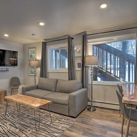 شقة Modern Anchorage Getaway, Steps From Coastal Trail المظهر الخارجي الصورة
