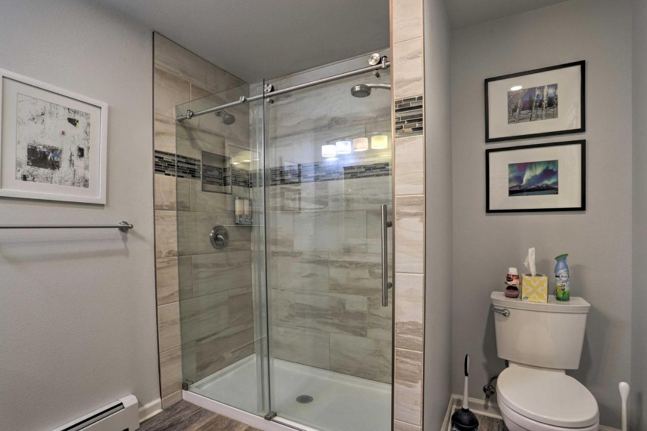 شقة Modern Anchorage Getaway, Steps From Coastal Trail المظهر الخارجي الصورة