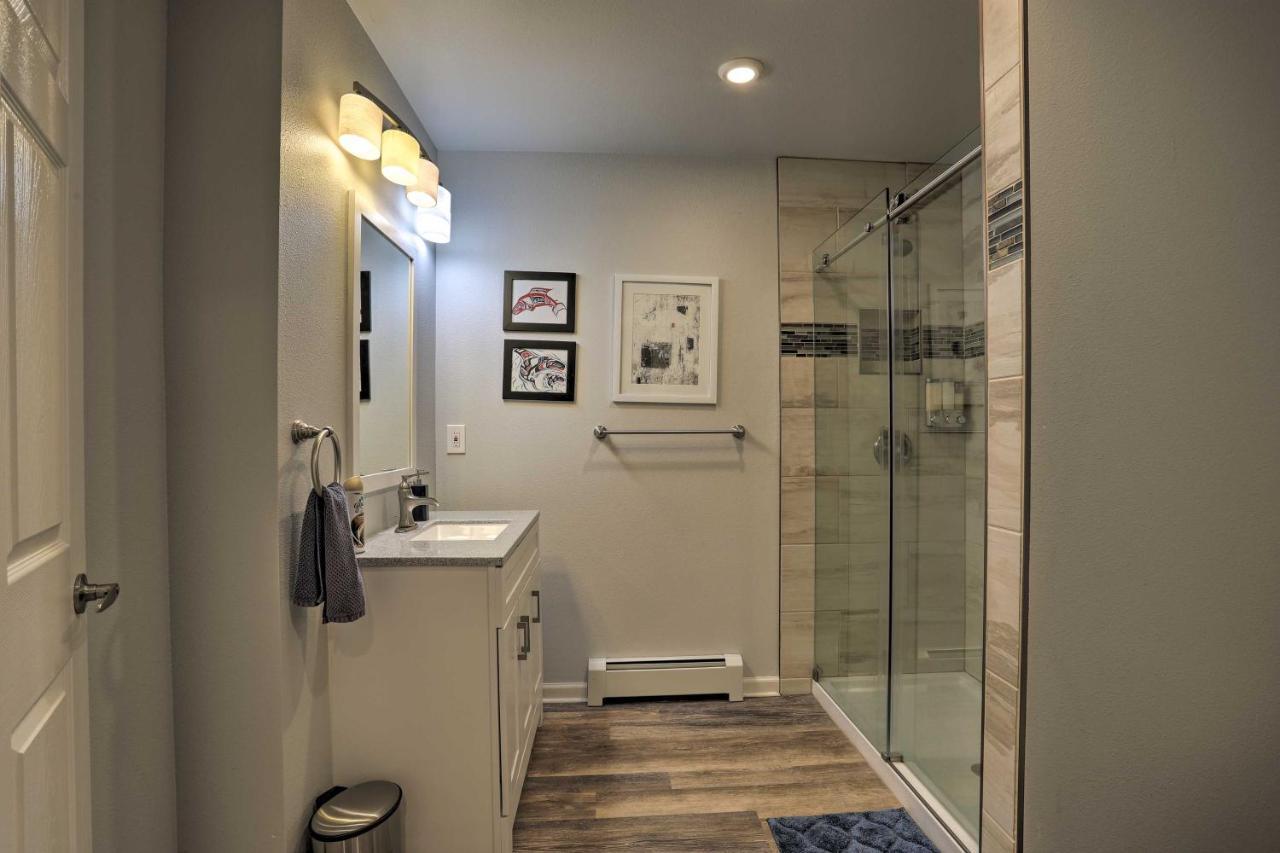 شقة Modern Anchorage Getaway, Steps From Coastal Trail المظهر الخارجي الصورة